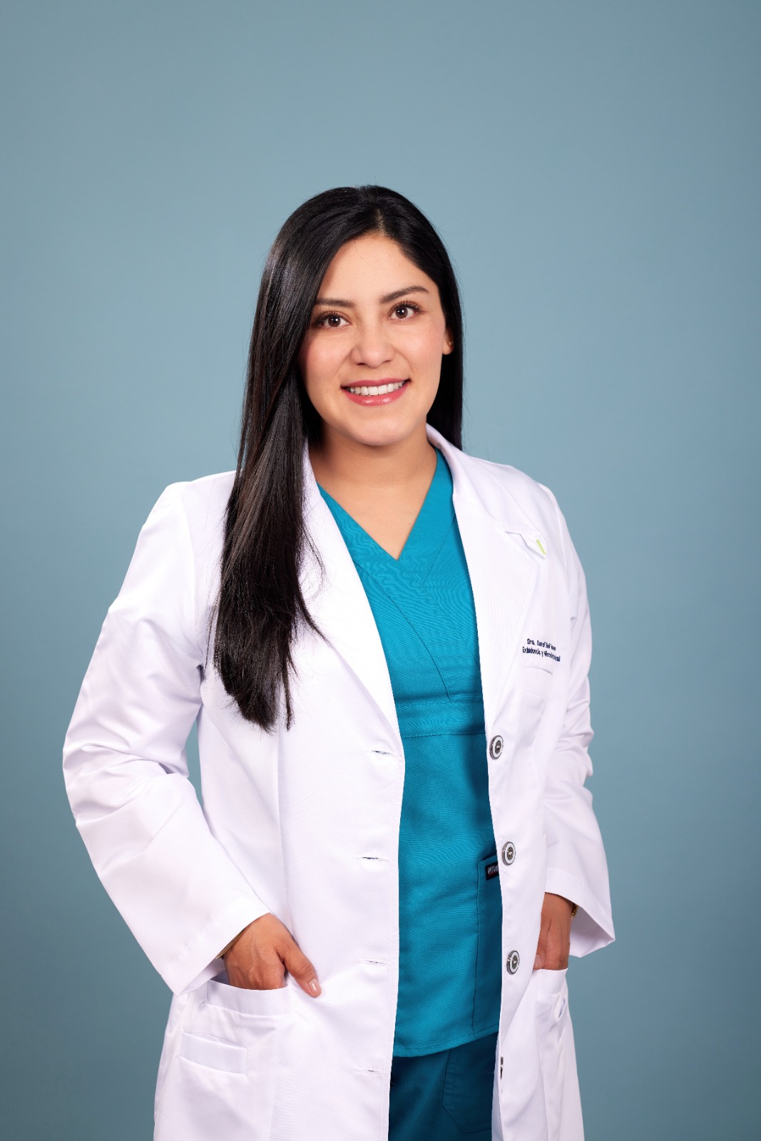 DRA. SANDI BELL VÁZQUEZ CALZONZIN